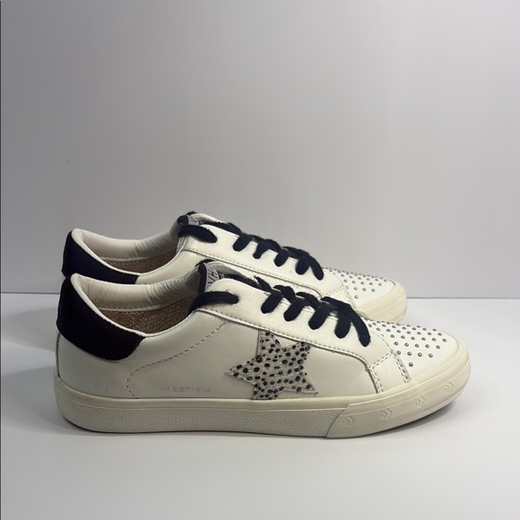 Vintage Havana Shoes - Vintage Havana White and Black Athletic Shoes